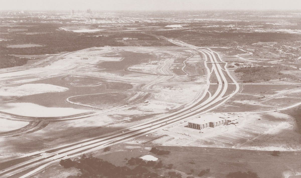 Las Colinas Begins to Grow